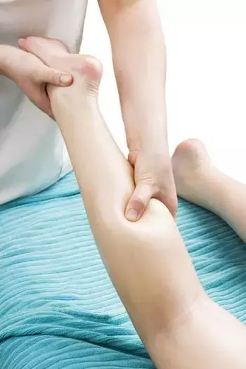 小腿水肿的原因和解决办法?是出了啥毛病?哈尔滨医院静脉曲张