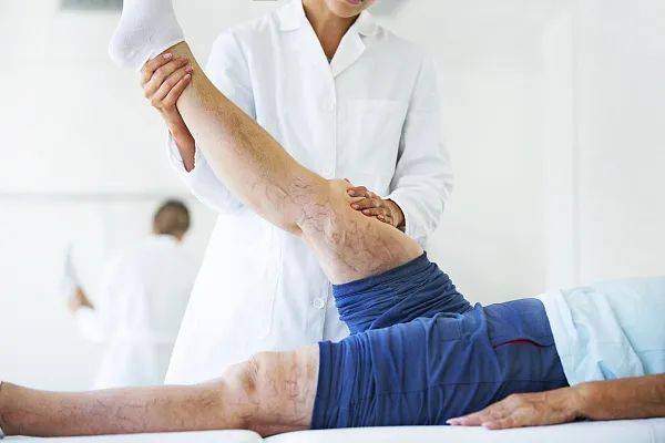 下肢动脉硬化闭塞怎么治疗？患者改如何选择哈尔滨治疗下肢静脉血栓的医院好